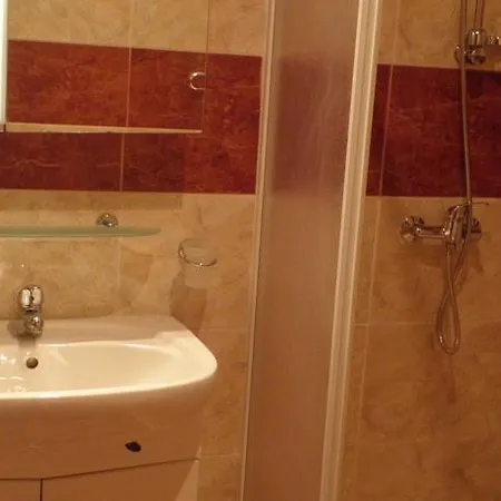 아파트 Private In Privilige